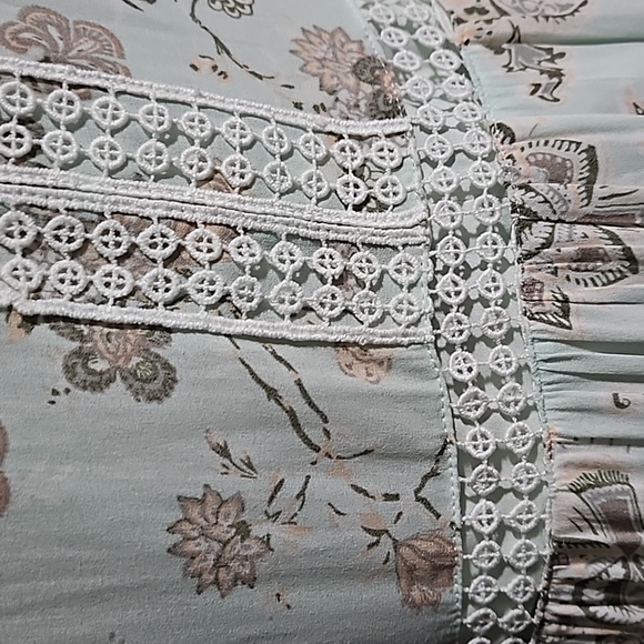 Loft Floral Tiered Crochet Detailed Pale Green Sleeveless Dress CLEARANCE - Picture 3 of 11